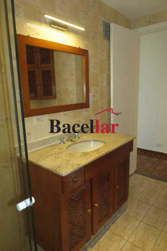 2-bedroom apartment in a building with a pool — photo 24