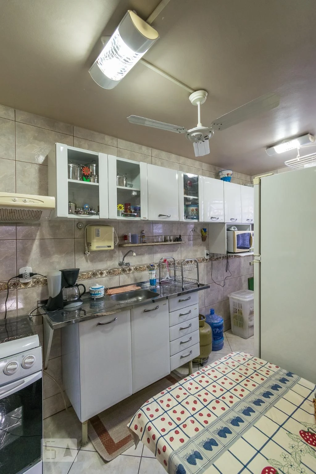 Furnished 2-bedroom apartment with built-in wardrobes — photo 2