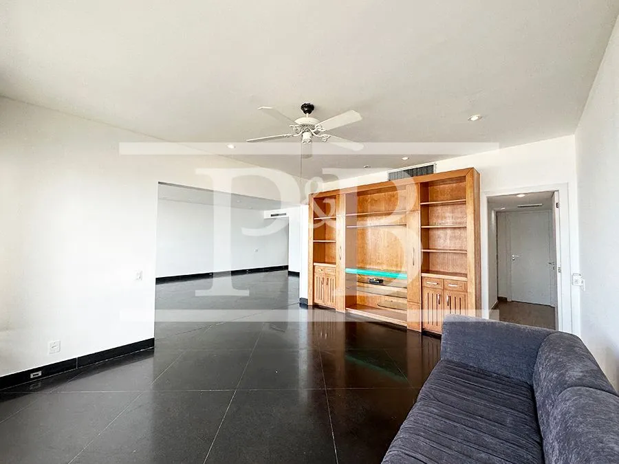 3-bedroom apartment with 220 m² and laundry area — photo 18