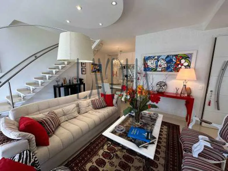 Furnished apartment with 4 bedrooms and 5 bathrooms — photo 22