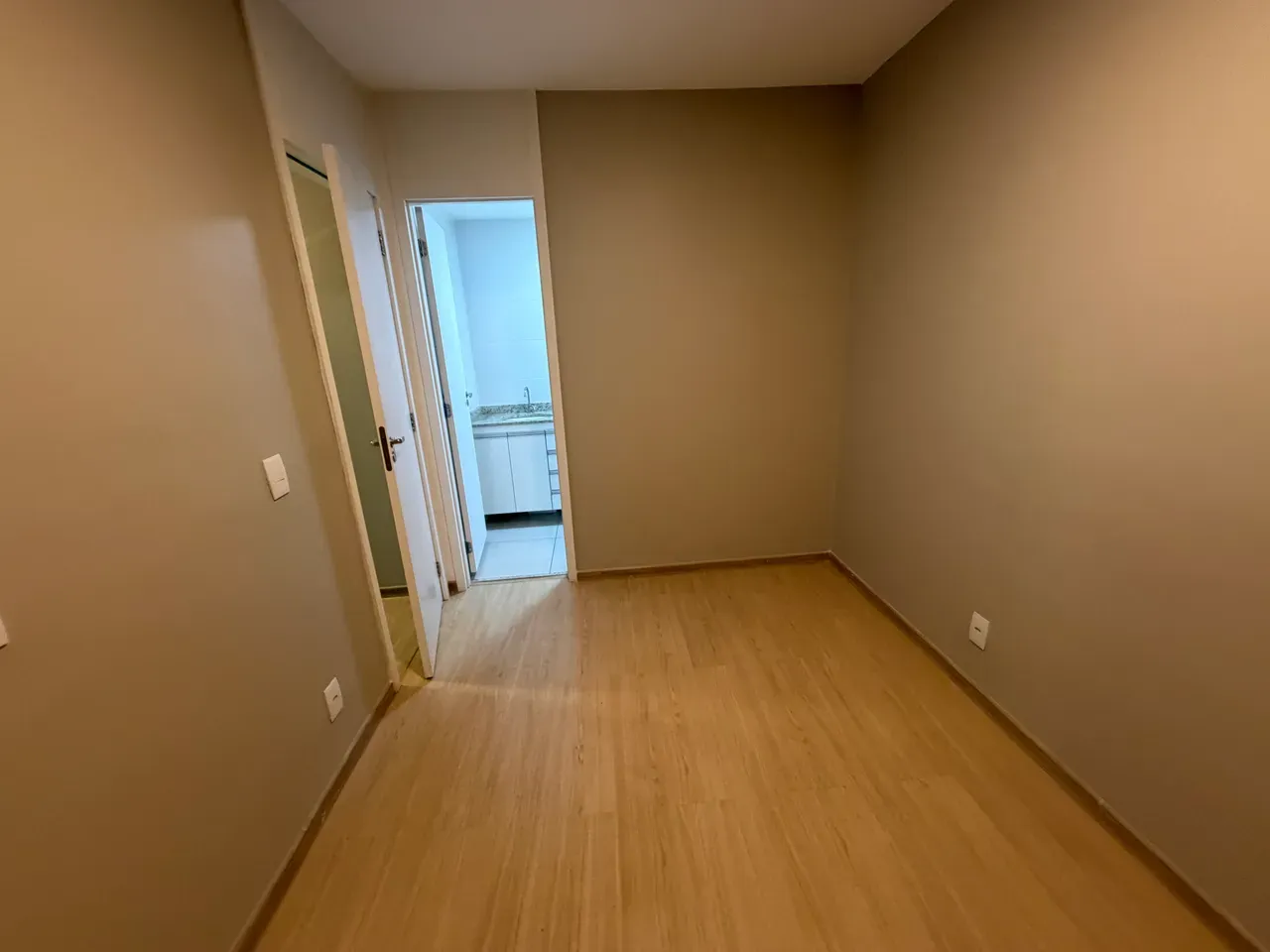 2-bedroom apartment in a building with a gym — photo 19