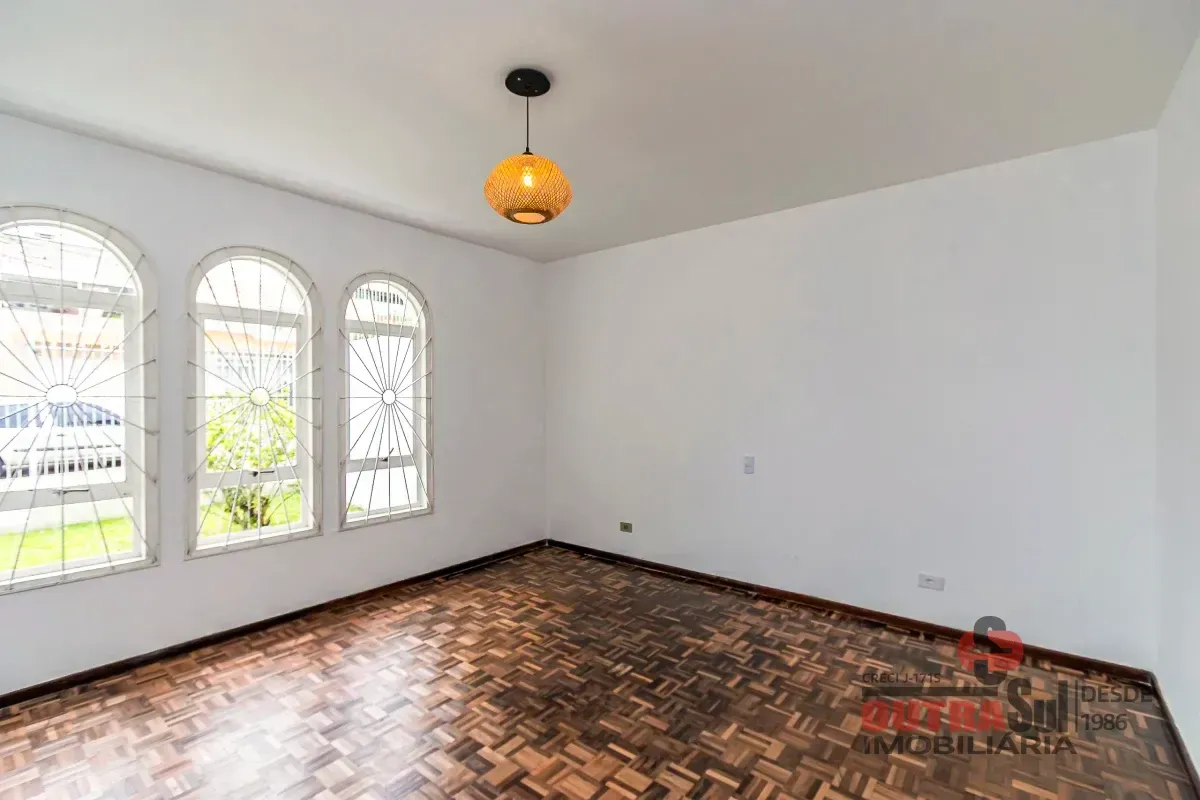 Casa, 215 m², com piso de madeira ou laminado — photo 8