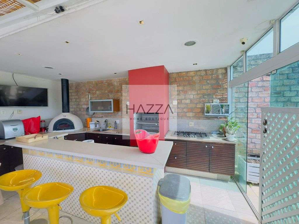 Furnished 313 m² apartment with 3 suites and private balcony — photo 22