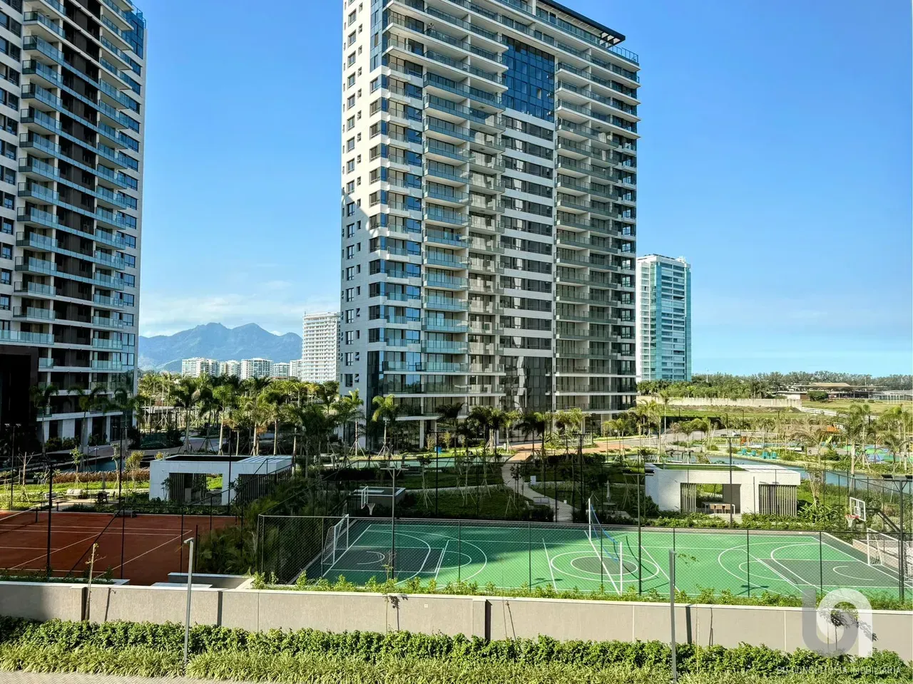 Apartamento com 4 dormitórios e 5 banheiros, 231 m² — photo 19