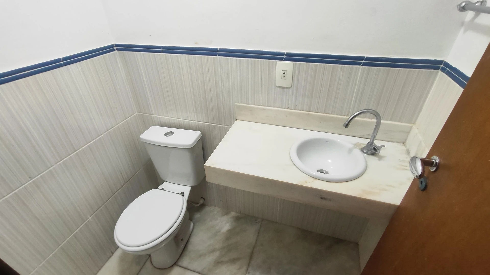 House with 3 bedrooms, 1 en-suite and 4 bathrooms — photo 31