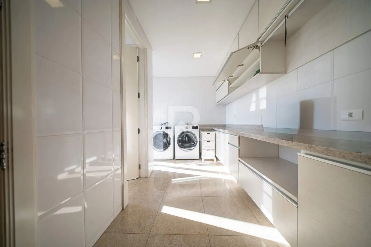 344 m² apartment with floor-to-ceiling windows and a bathtub — photo 54