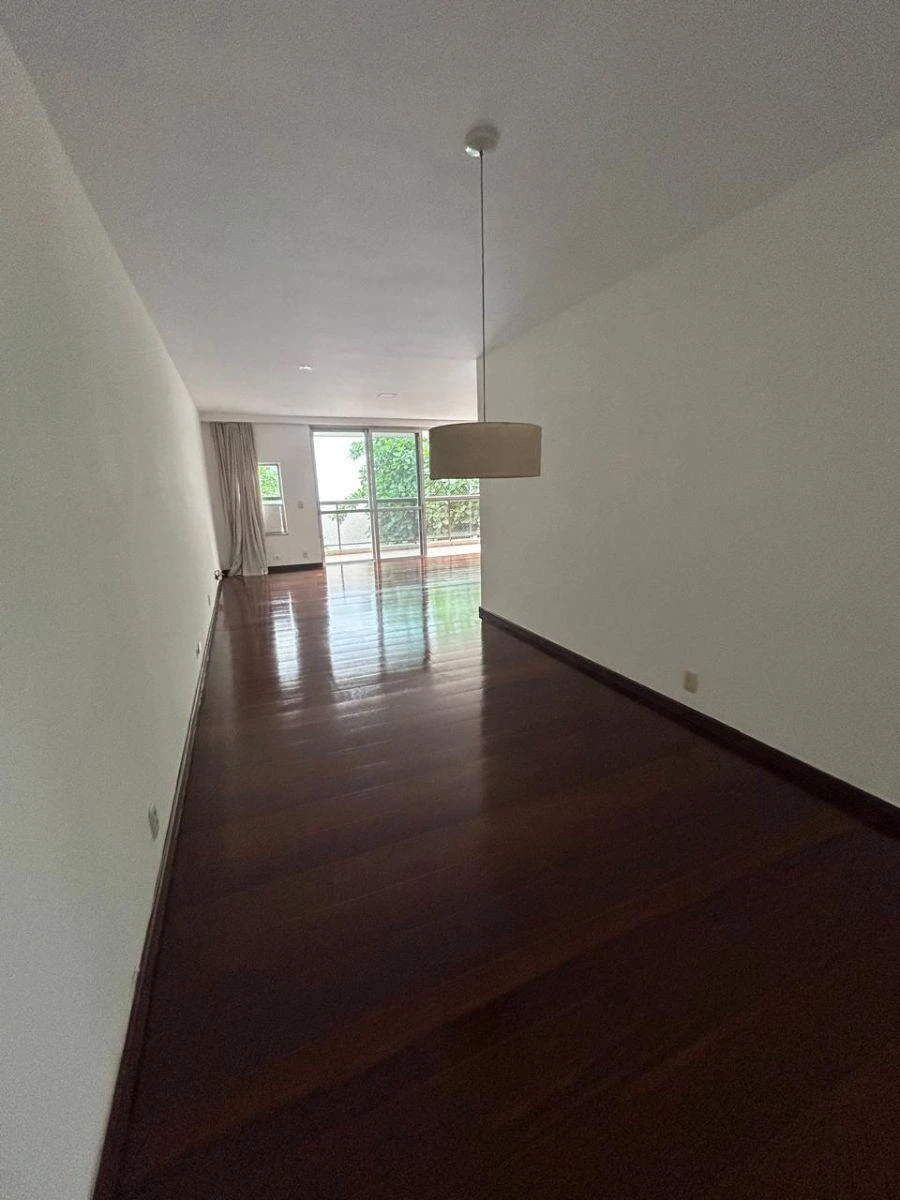 4-bedroom apartment with a walk-in closet — photo 29