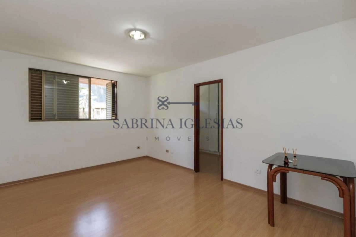 4-bedroom house with a grill on the balcony in Curitiba — photo 40