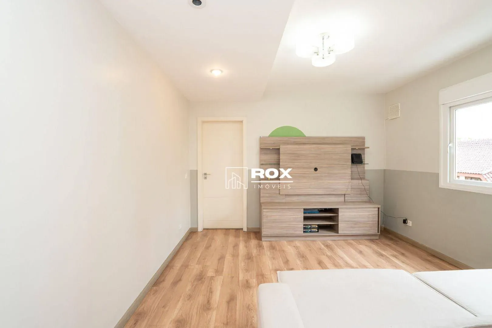 Furnished apartment, 179 m², with a fireplace — photo 4