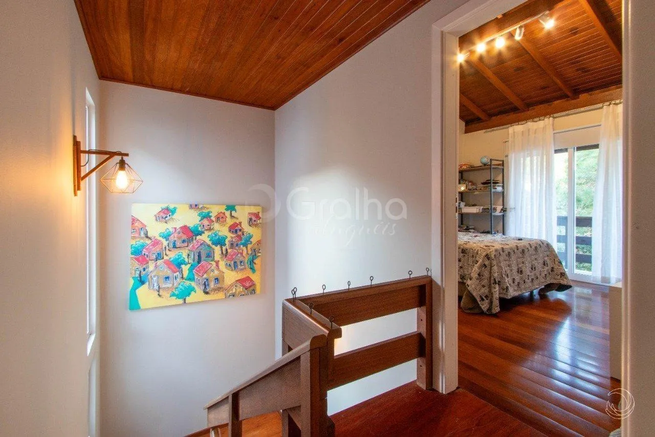 5-bedroom house with a fireplace in Florianópolis — photo 43