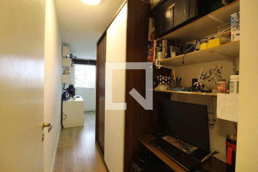 2-bedroom apartment in a building with a gym — photo 3