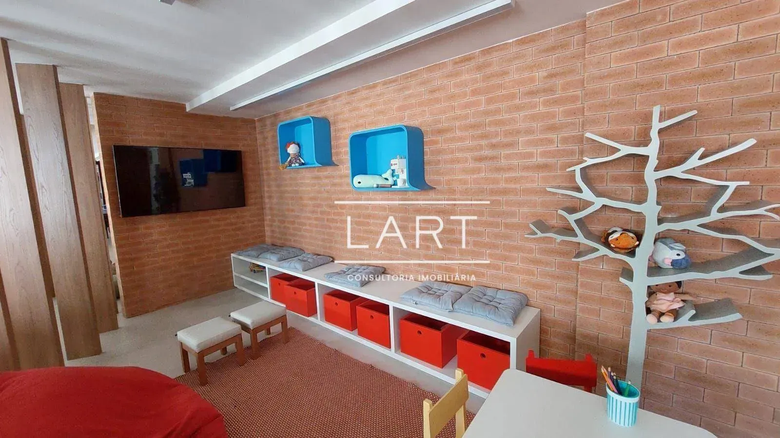 Furnished 90 m² apartment with 3 bedrooms and a balcony — photo 23