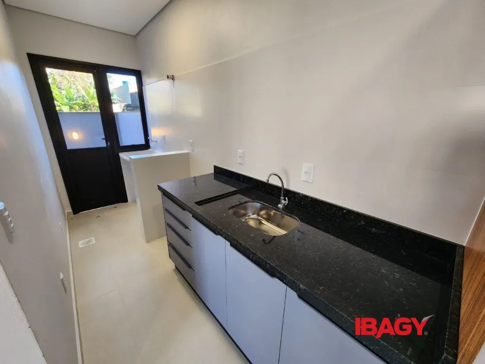 1-bedroom apartment with an open-plan kitchen — photo 7