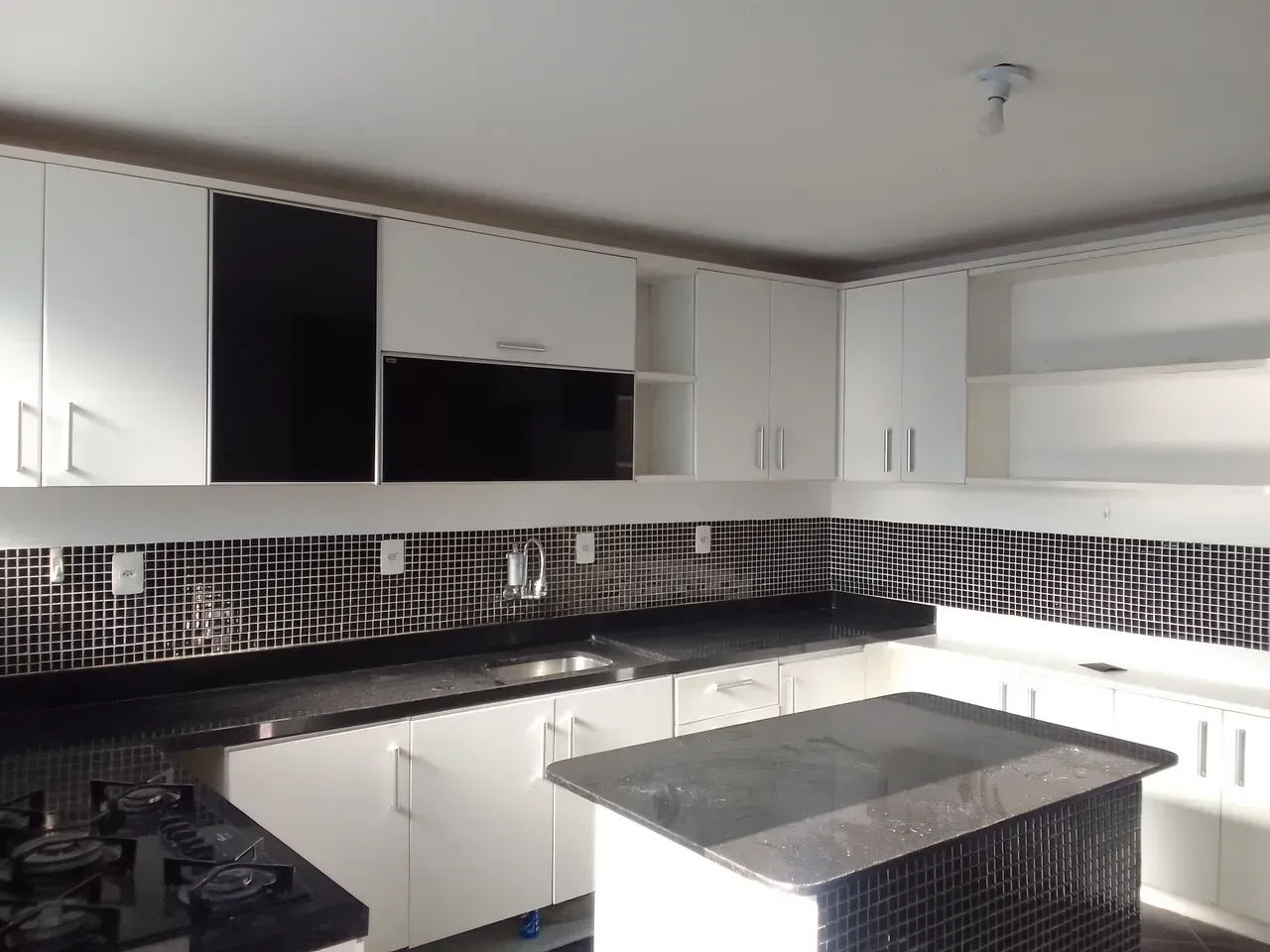 Unfurnished house with 5 bedrooms and 5 bathrooms — photo 9