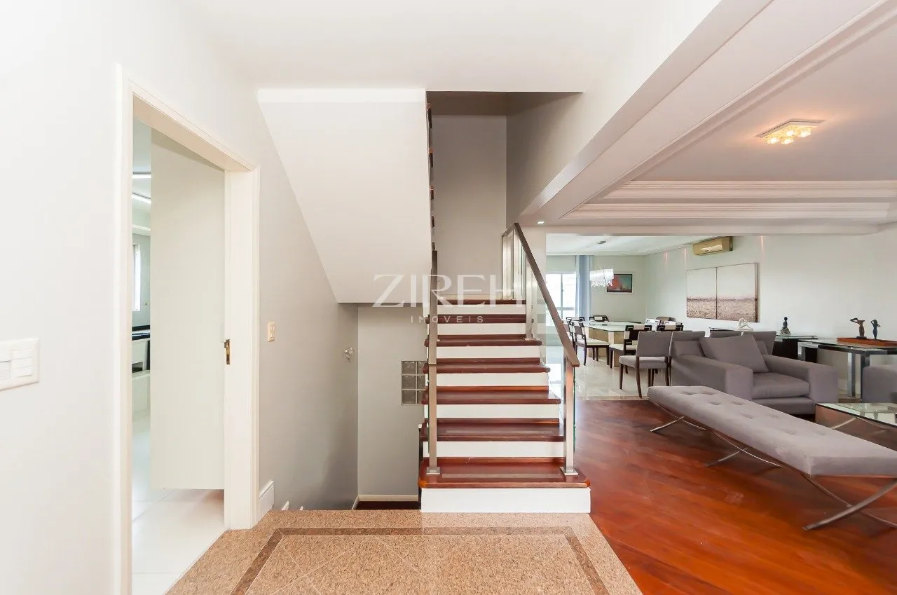 4-bedroom house with 4 parking spaces and open-plan kitchen — photo 18