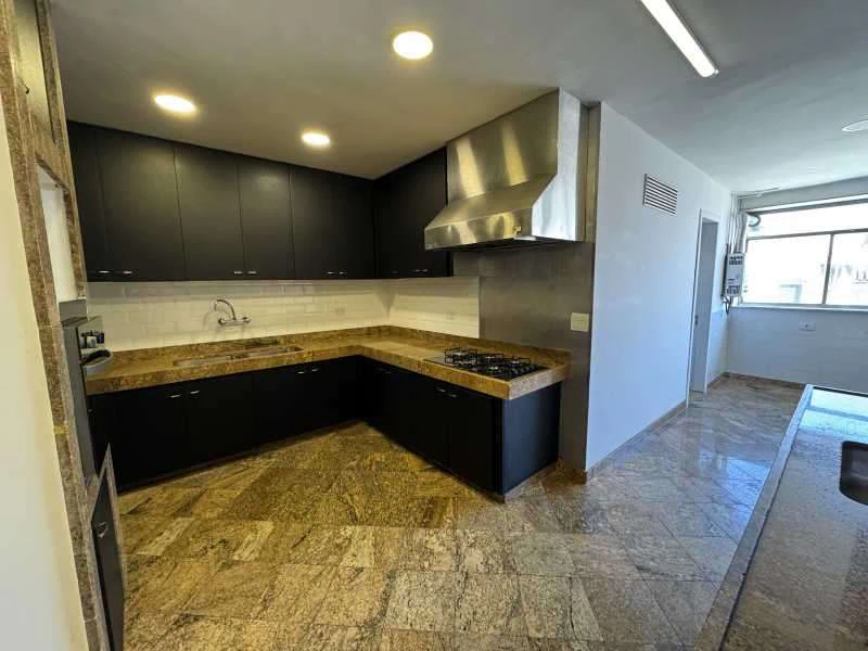 250 m² apartment with 4 bedrooms, 5 bathrooms and 3 parking — photo 5