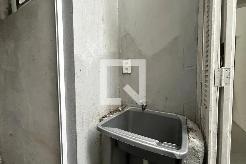 1-bedroom apartment with a glass-enclosed shower — photo 14