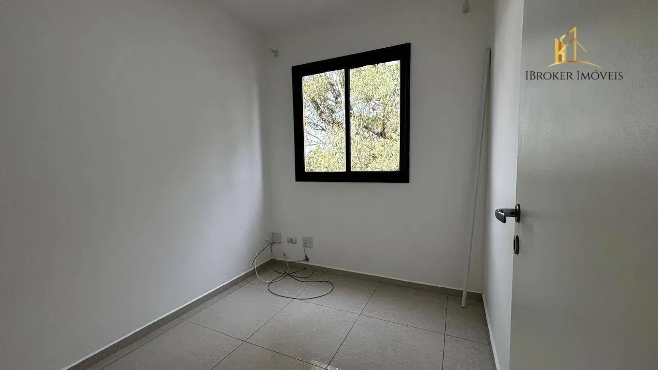 2-bedroom apartment with a closed kitchen and stove — photo 15