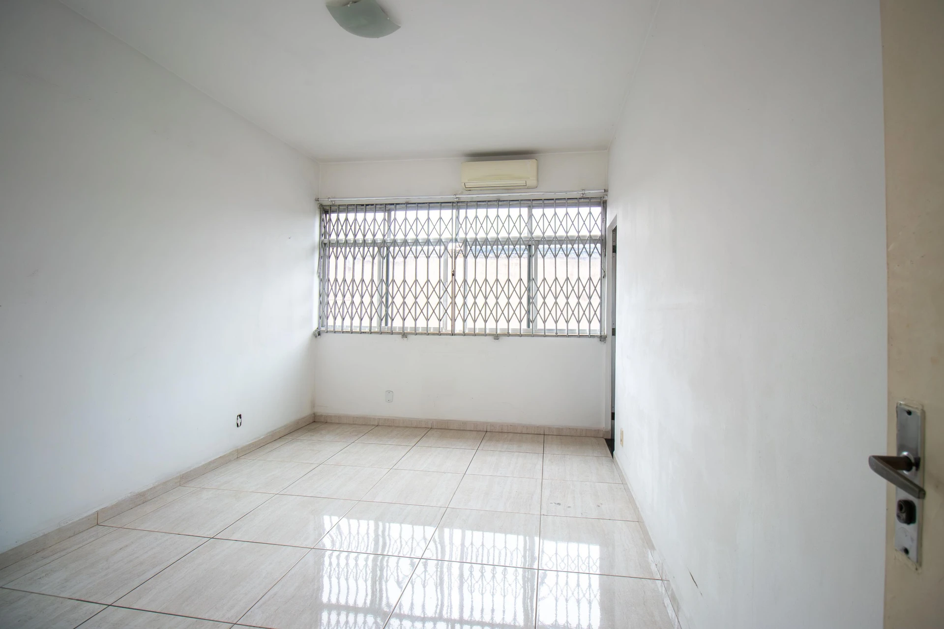 2-bedroom apartment with floor-to-ceiling windows — photo 28
