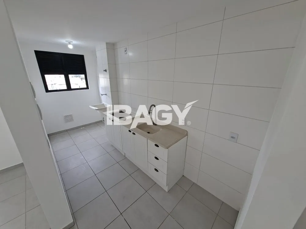 Apartamento com 2 dormitórios e cozinha americana
