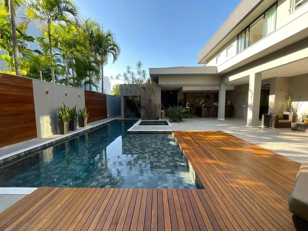 760 m² house with a private pool and a jacuzzi — photo 14