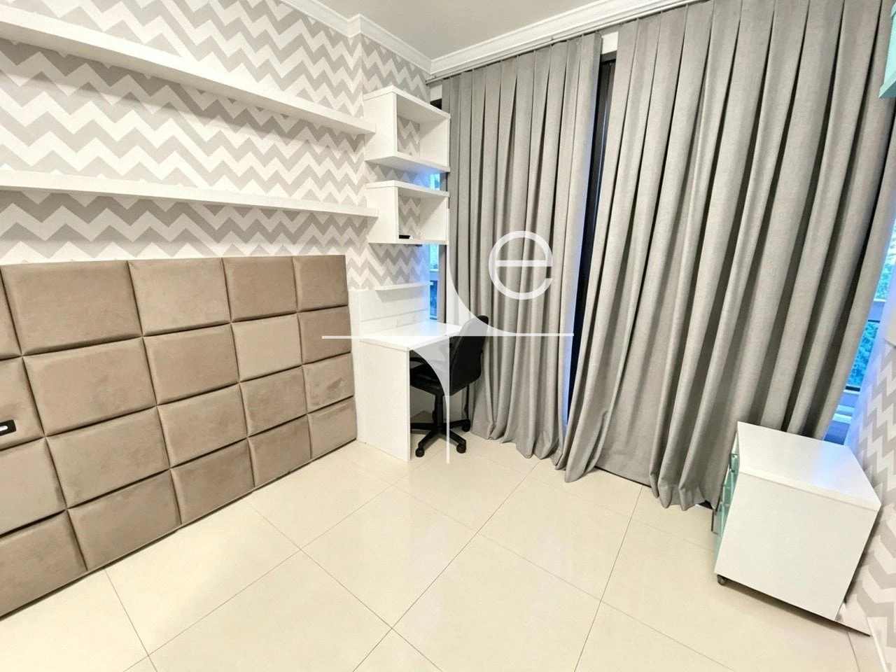 Apartamento de 4 quartos com janelas do piso ao teto, Centro — photo 12