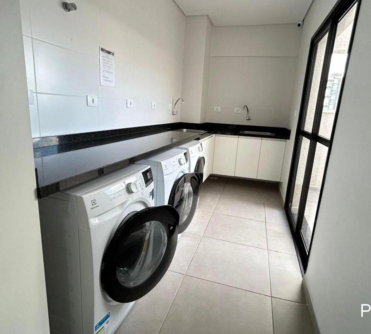 One-bedroom apartment with a washing machine in Curitiba — photo 18