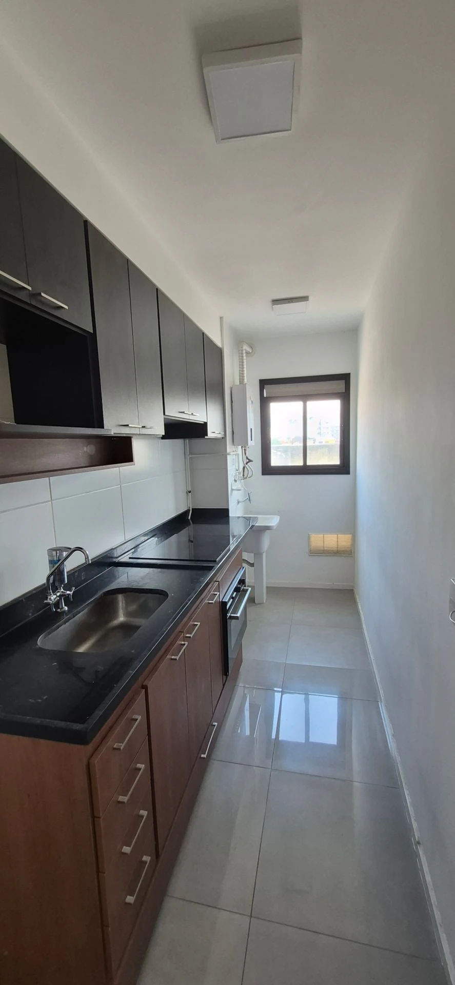 2-bedroom apartment in a building with a gym — photo 19