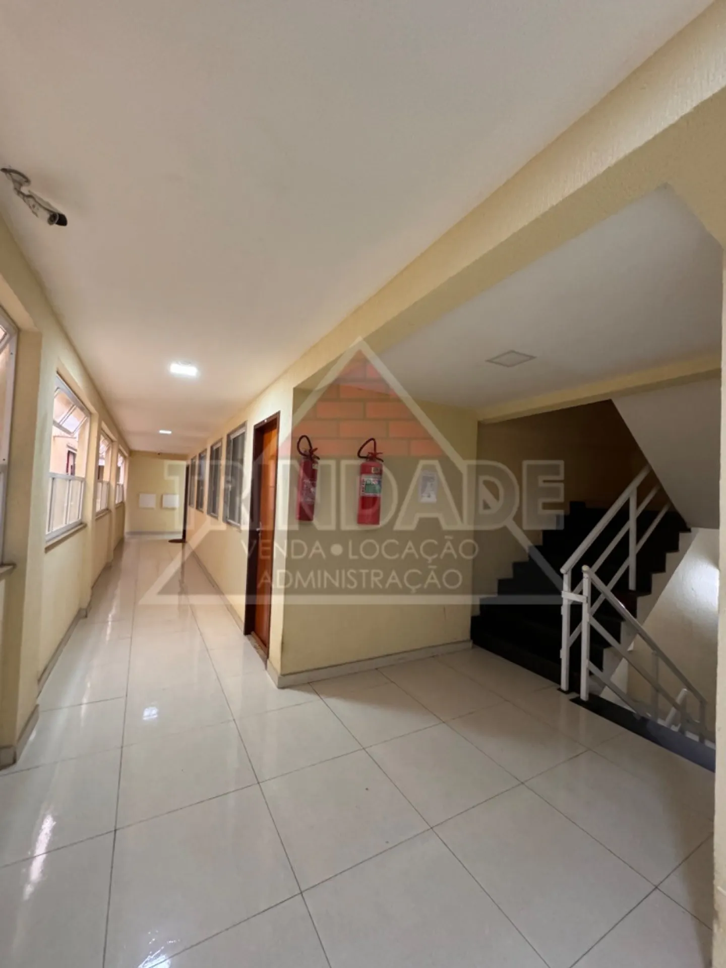1-bedroom unfurnished apartment with glass shower box — photo 12