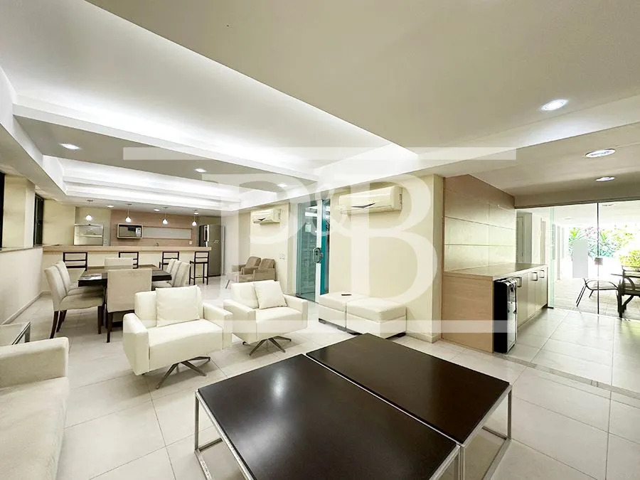 Apartamento com 2 quartos e varanda de vidro fechada — photo 40