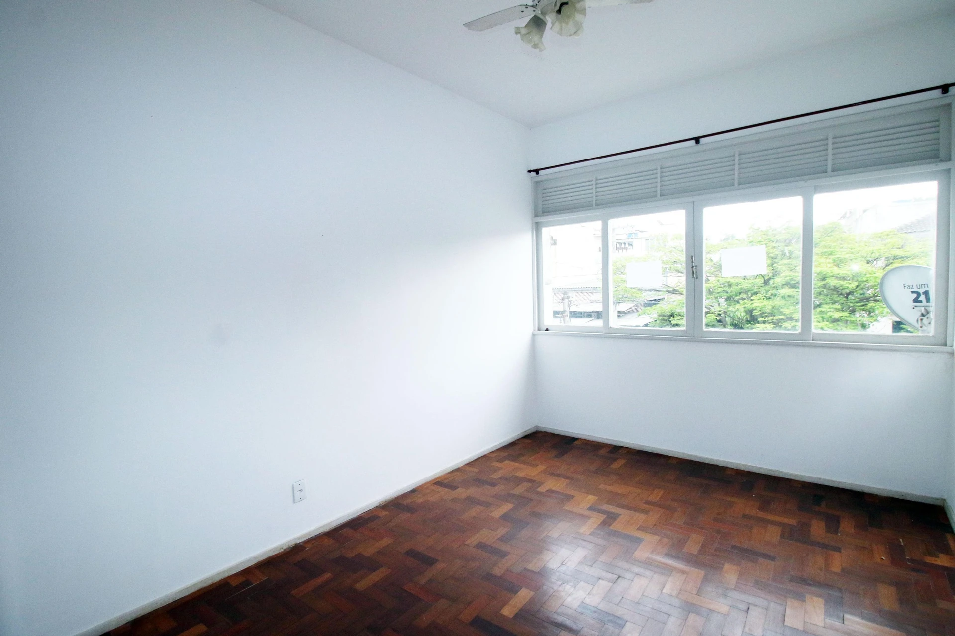 Wood or laminate floors in a 2-bedroom apartment, 63 m² — photo 19