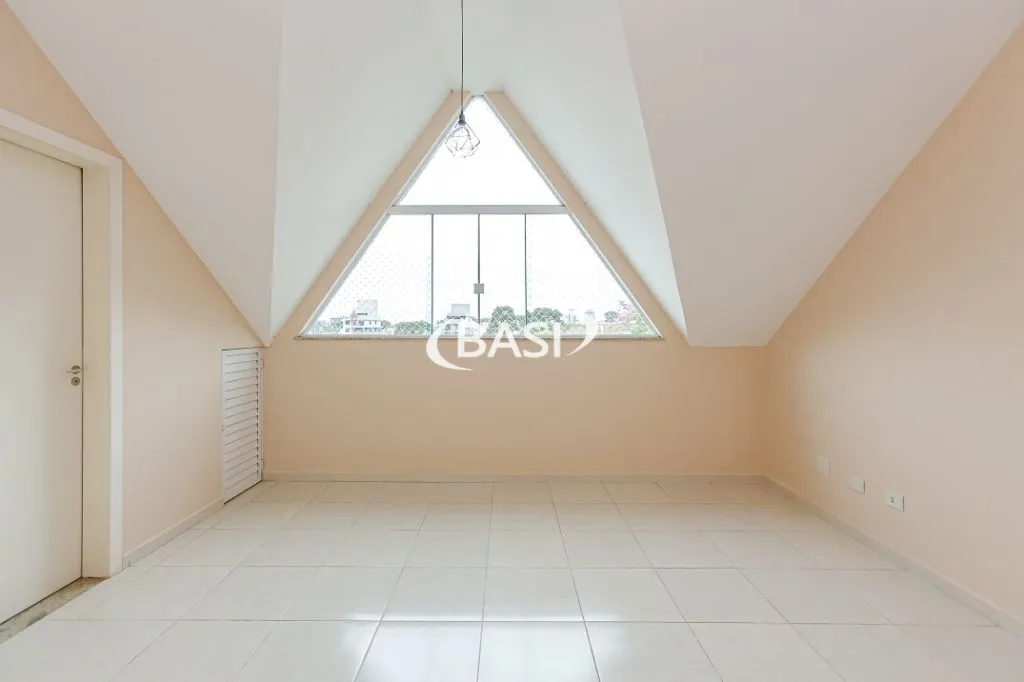 Two-story house with 3 bedrooms and 3 bathrooms, 2 parking — photo 57