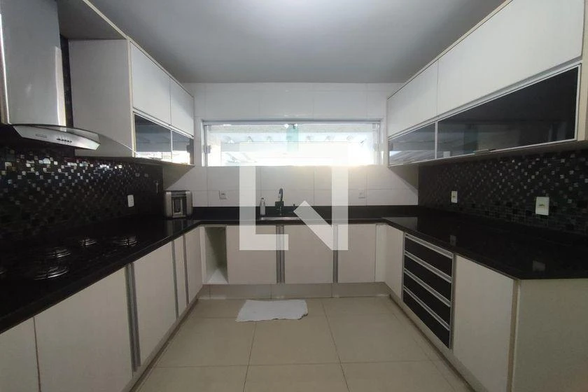 600 m² house with 5 bedrooms and balcony barbecue — photo 41