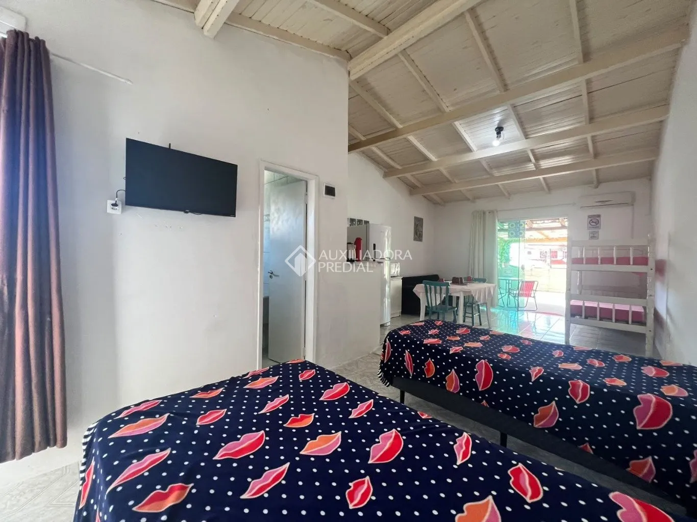 Furnished studio with 38 m², 1 bedroom and 1 bathroom — photo 11