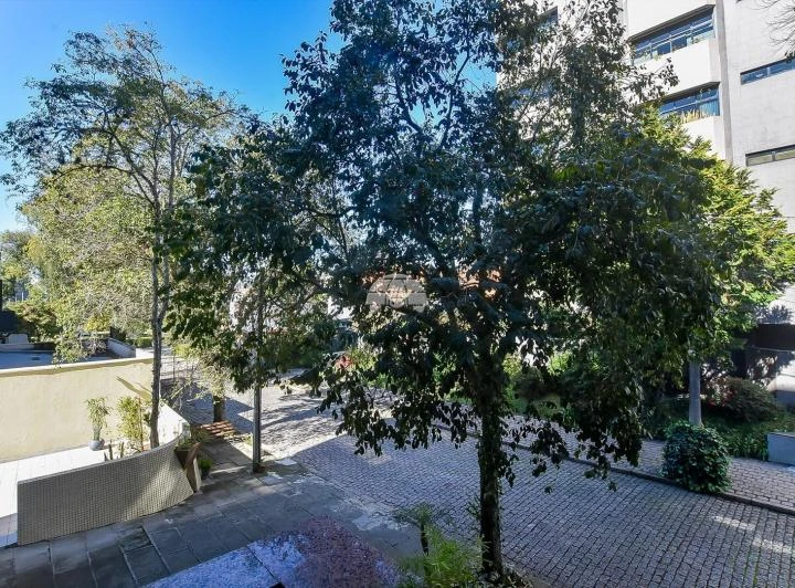 Unfurnished 3-bedroom apartment with 205 m² total — photo 7
