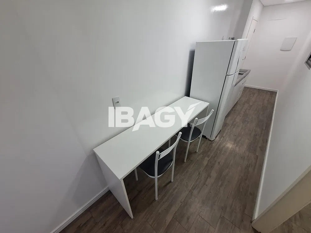 Furnished 25 m² apartment with a work desk — photo 3