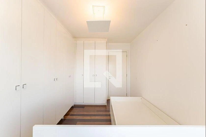 Furnished apartment with 3 en-suite bedrooms and 211 m² — photo 26