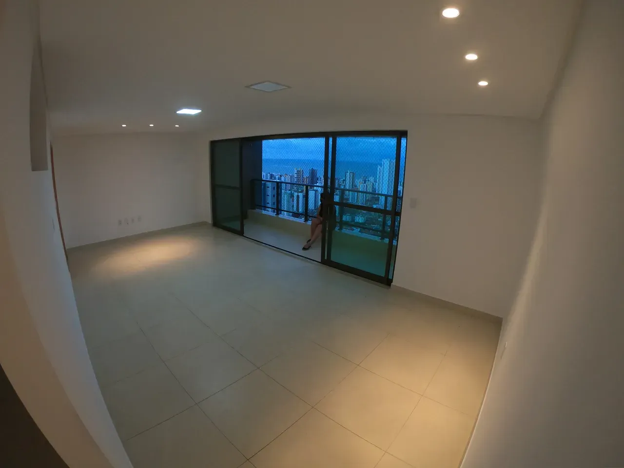 126 m² apartment on the 26th floor with 4 en-suites and 2 spots