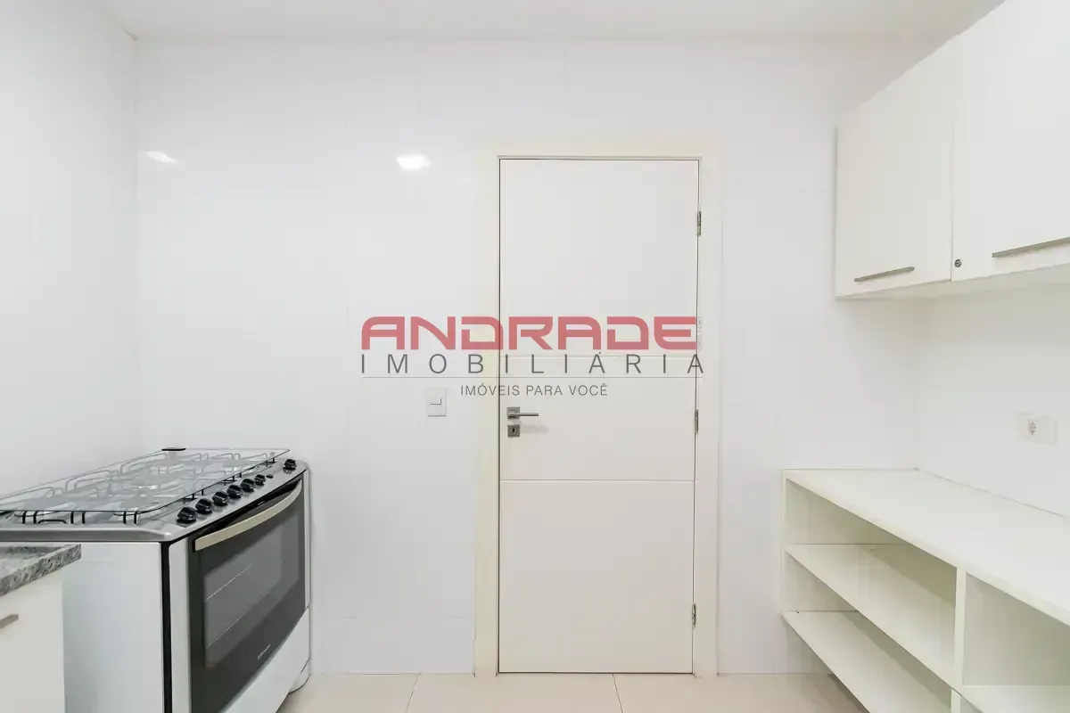 Apartment with 3 bedrooms and glass balcony — photo 67
