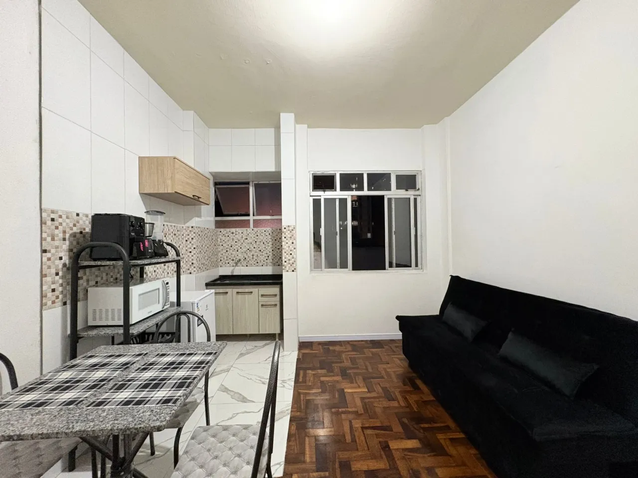 One-bedroom apartment with wood or laminate floors — photo 2