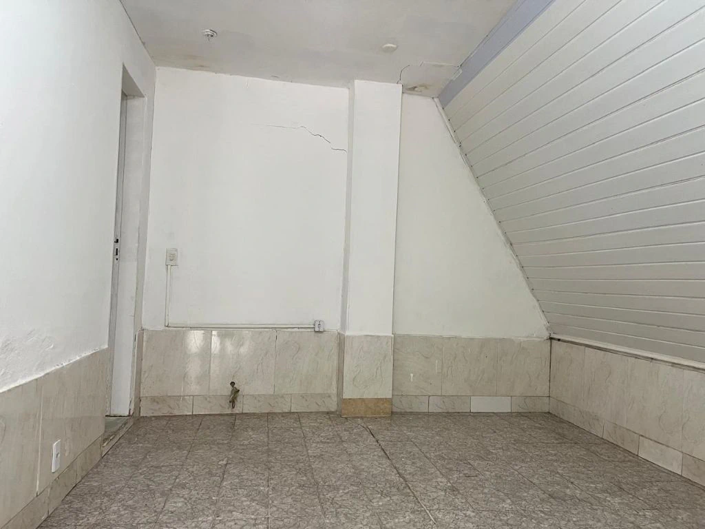 Rental house with 3 bedrooms, 2 suites, and balcony — photo 15