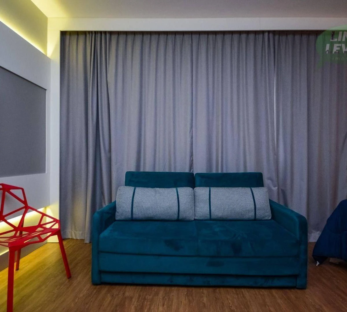 One-bedroom apartment in a building with a coworking space — photo 44