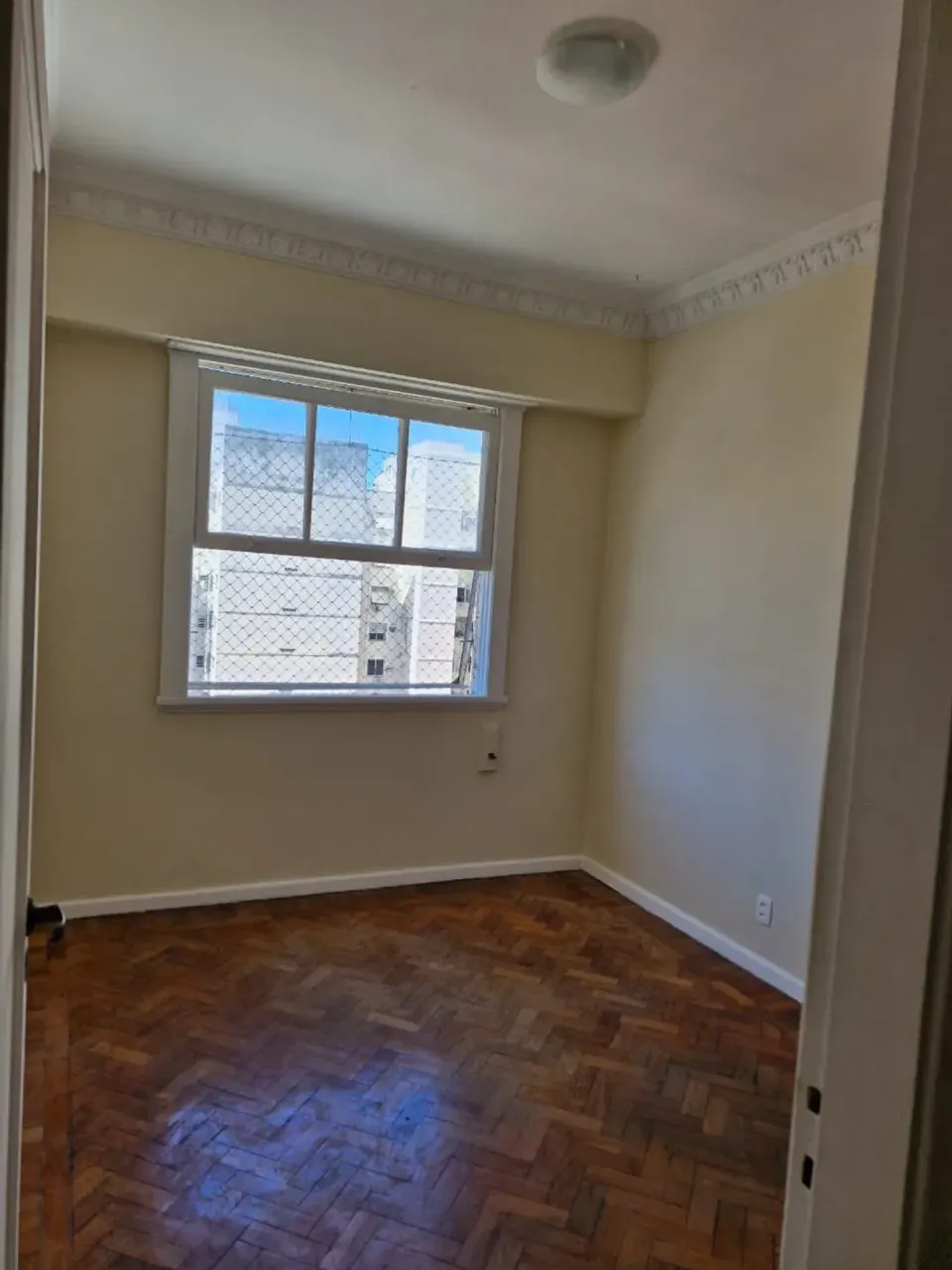 65 m² apartment with a closed kitchen and gas stove — photo 3