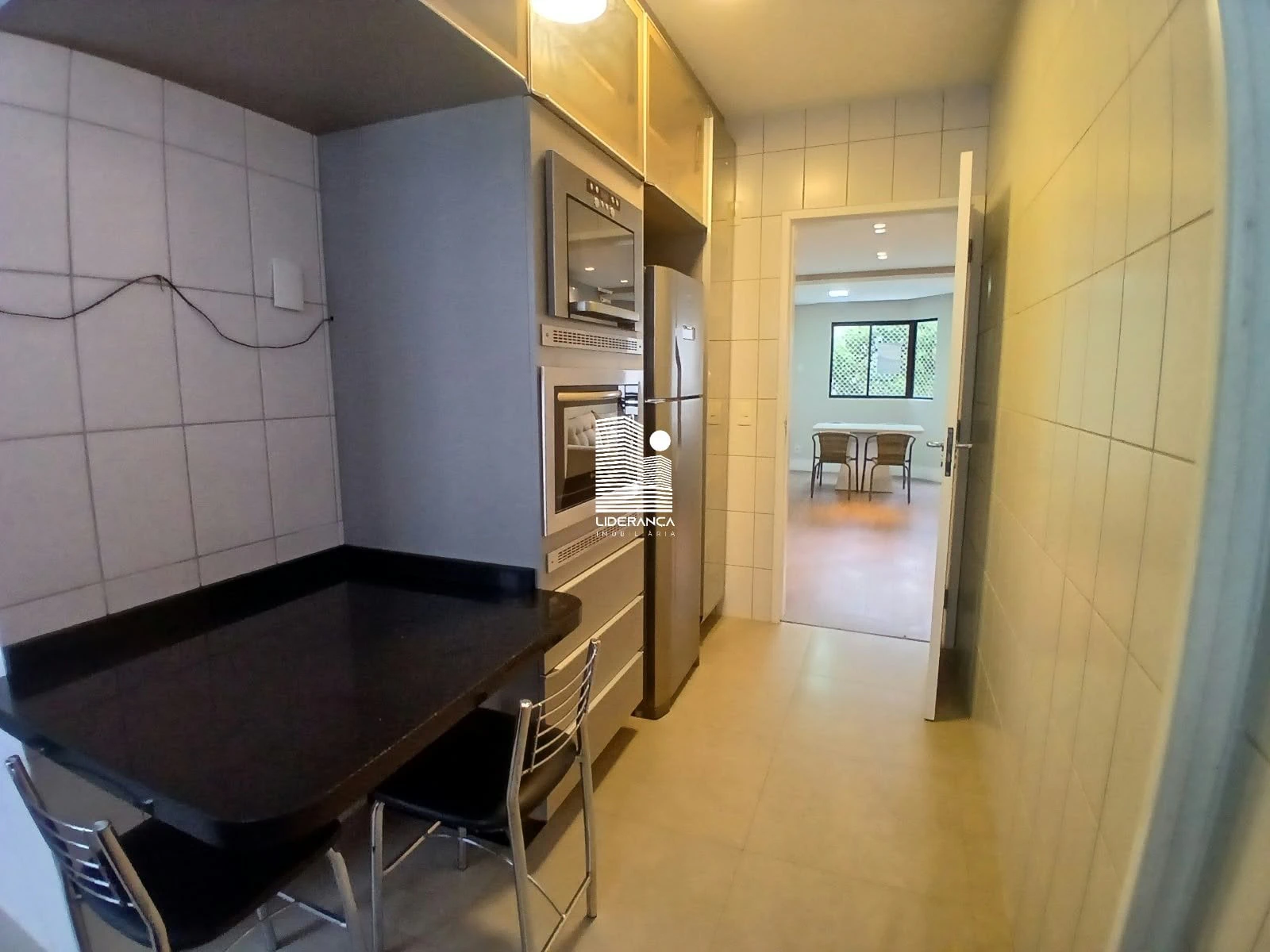 Apartamento com piso de madeira ou laminado, Centro — photo 14