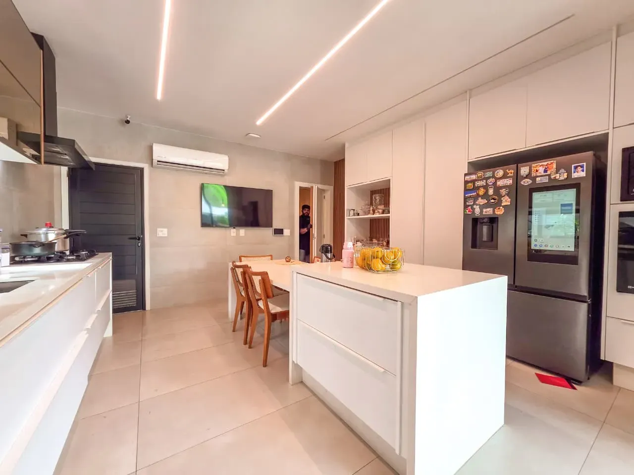 Furnished house, 920 m², with a bathtub — photo 39