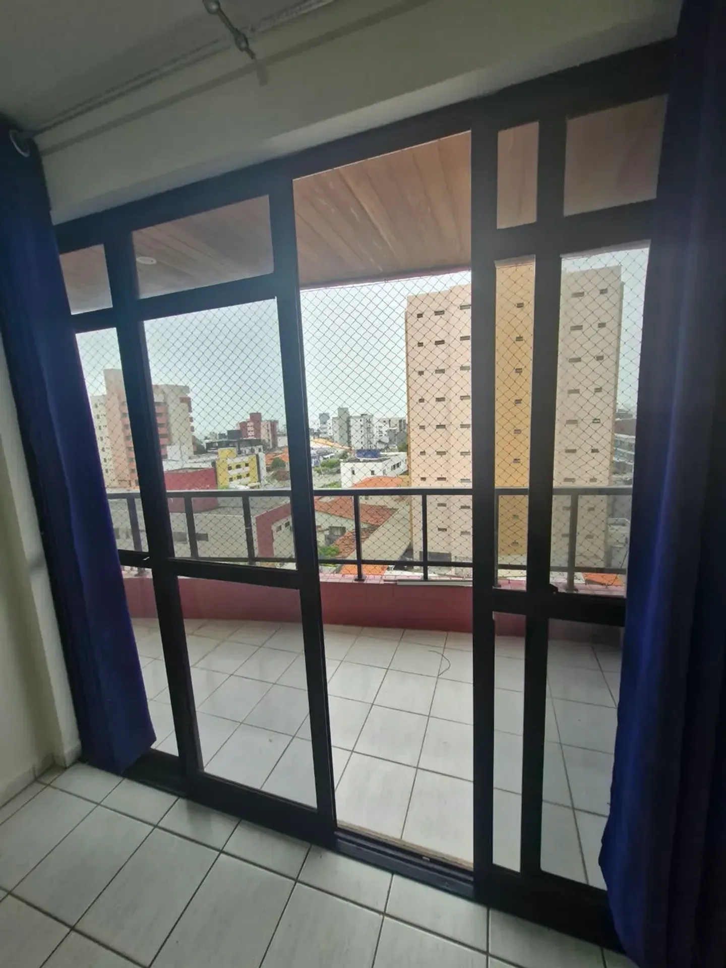 3-bedroom apartment in a building with a pool — photo 7