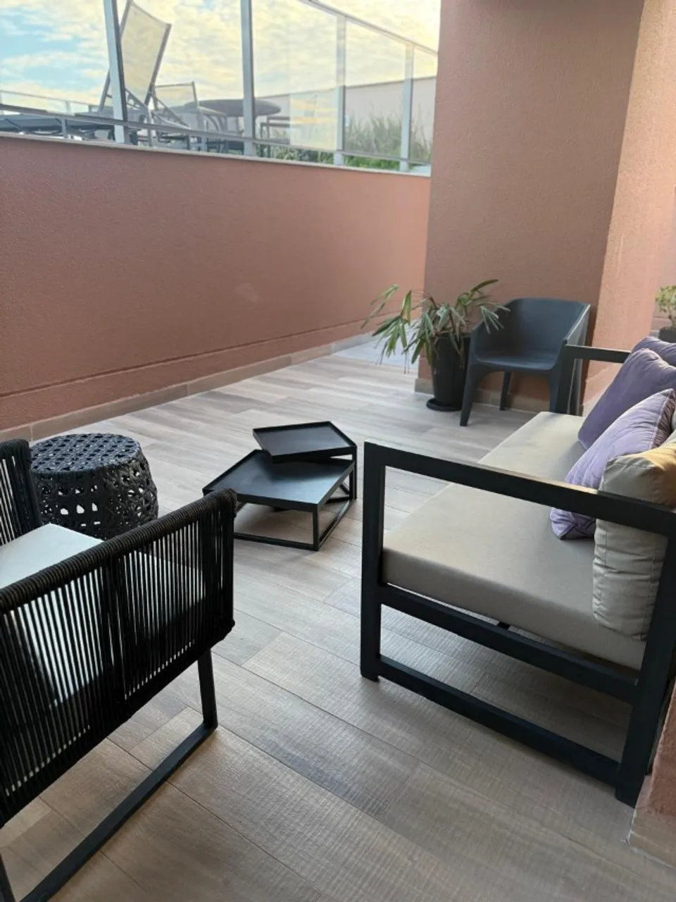 One-bedroom apartment in a building with a gym — photo 7