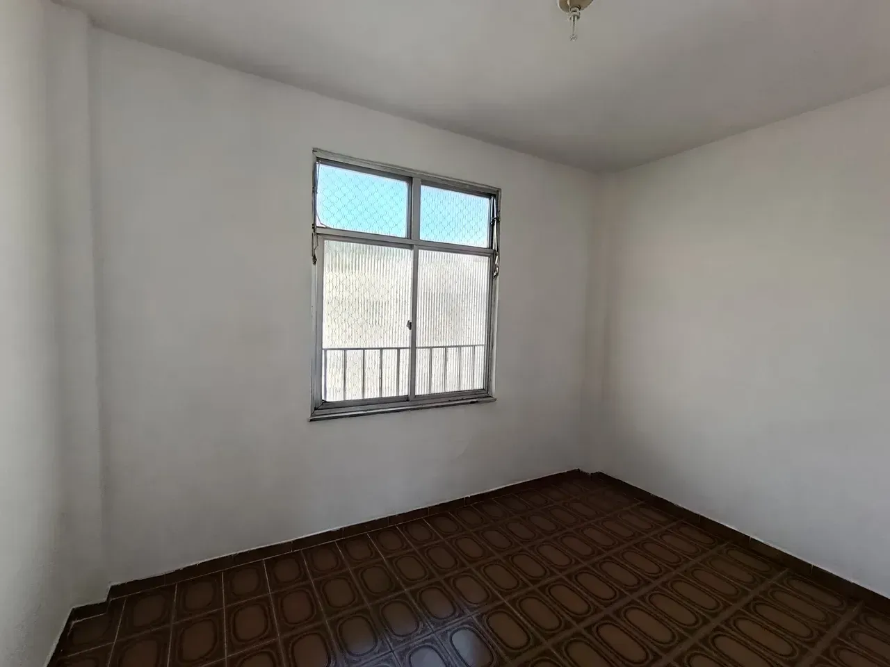 Apartment with 2 bedrooms and a glass shower enclosure — photo 7