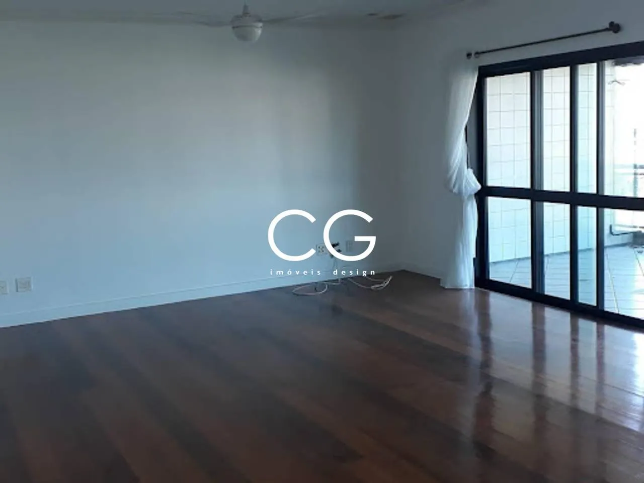 Rental apartment with 4 bedrooms and 240 m² with wood floors — photo 3