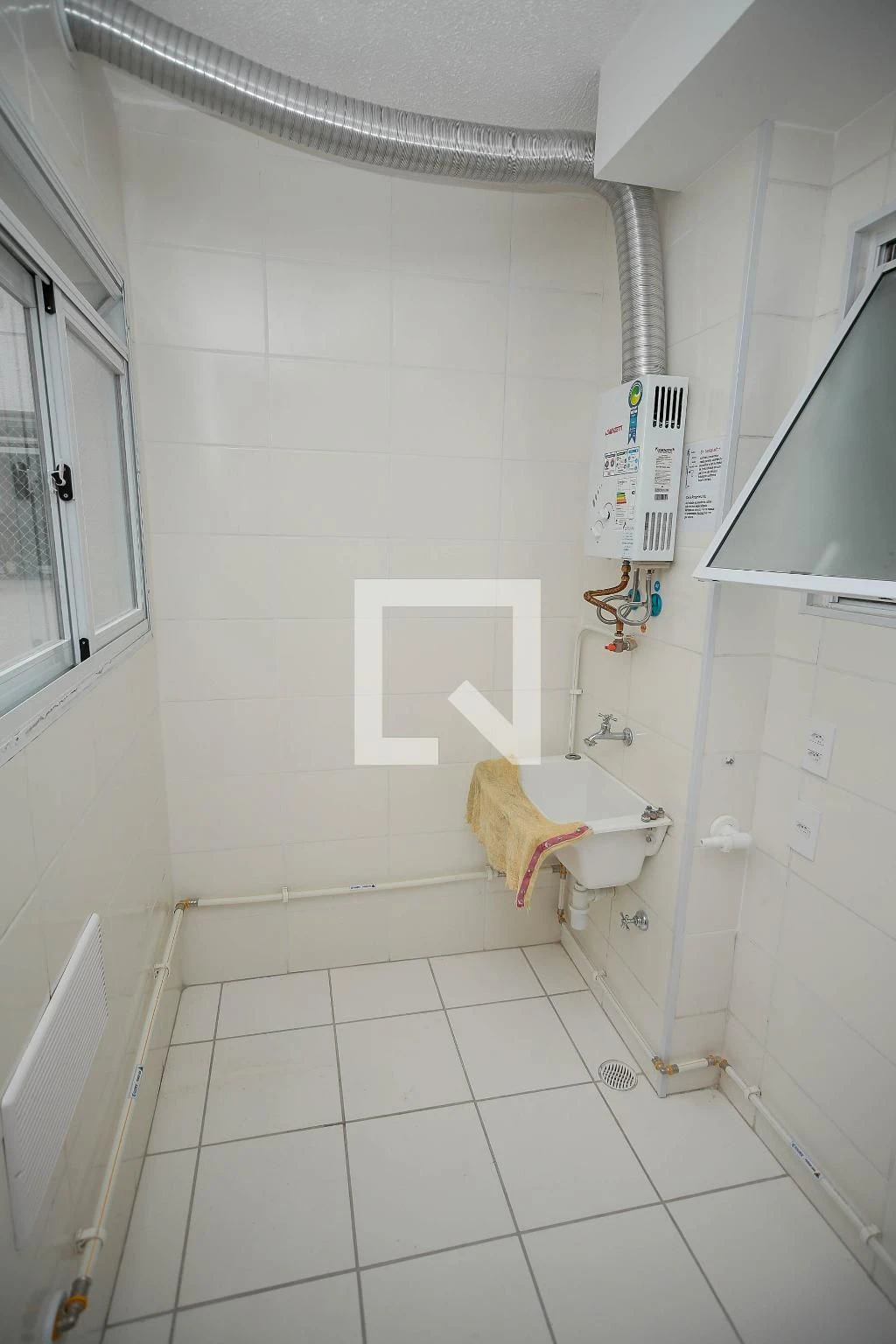 2-bedroom apartment with laundry area and 1 parking spot — photo 27